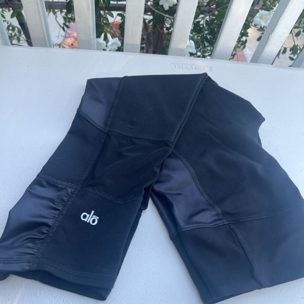 ALO Yoga Black Leggings Women’s Size Small
